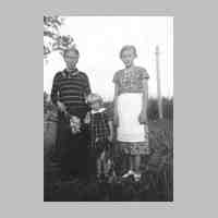 015-0081 Marie Petzke mit Enkeltochter Irmgard Kohn und Tochter Herta am 21.08.1937.JPG